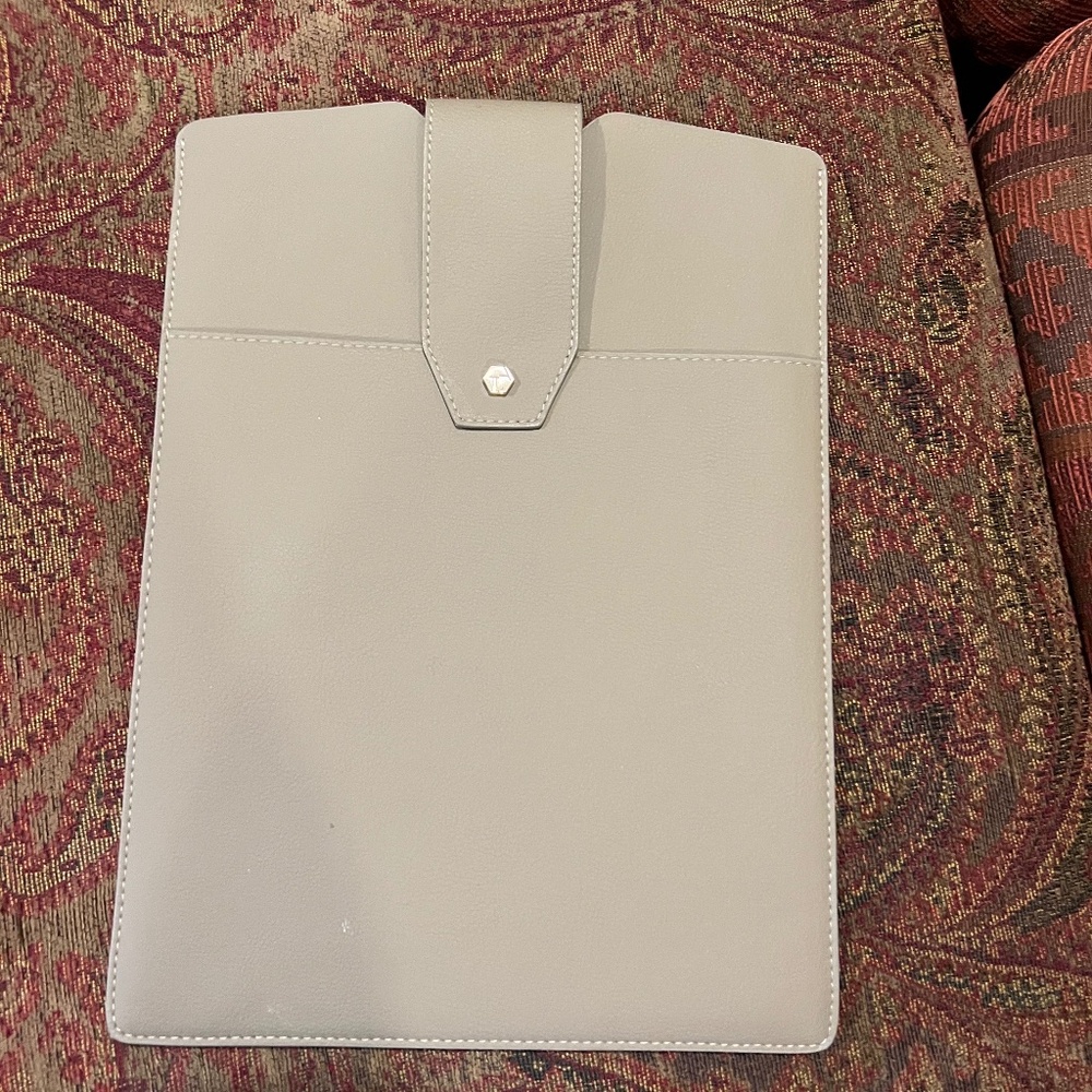 LEATHER LAPTOP CLUTCH